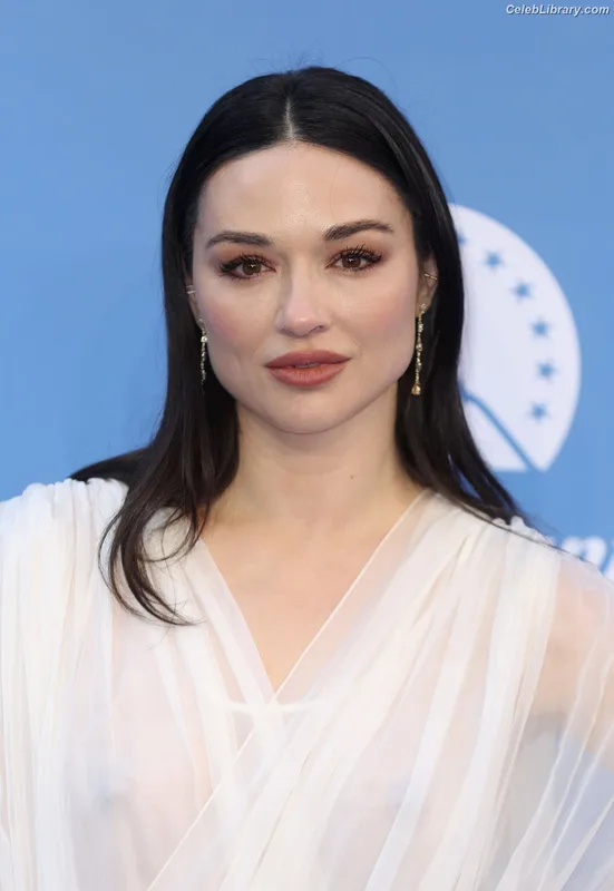 Crystal Reed photo 18 of 162