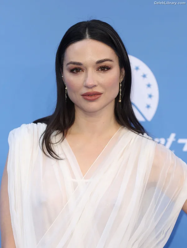 Crystal Reed photo 19 of 162