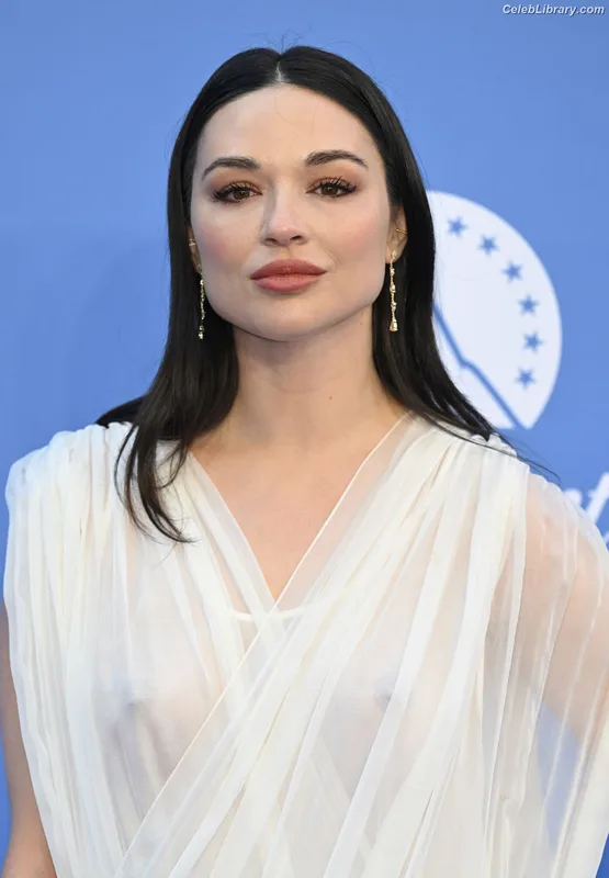 Crystal Reed photo 20 of 162
