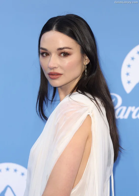 Crystal Reed photo 21 of 162