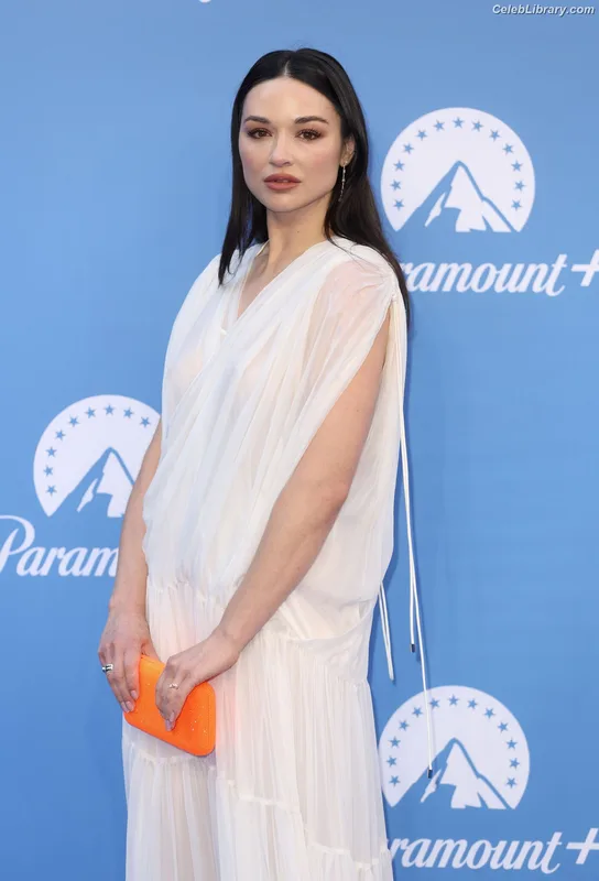 Crystal Reed photo 22 of 162