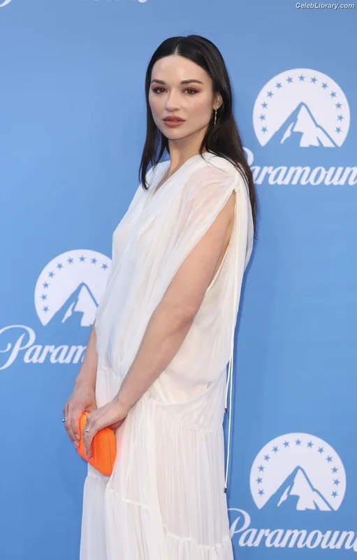 Crystal Reed photo 23 of 162