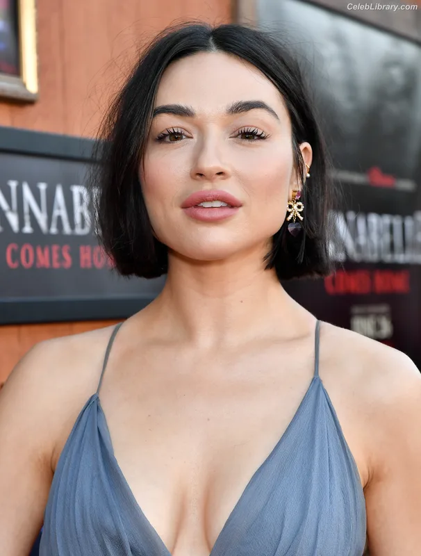 Crystal Reed photo 18 of 162