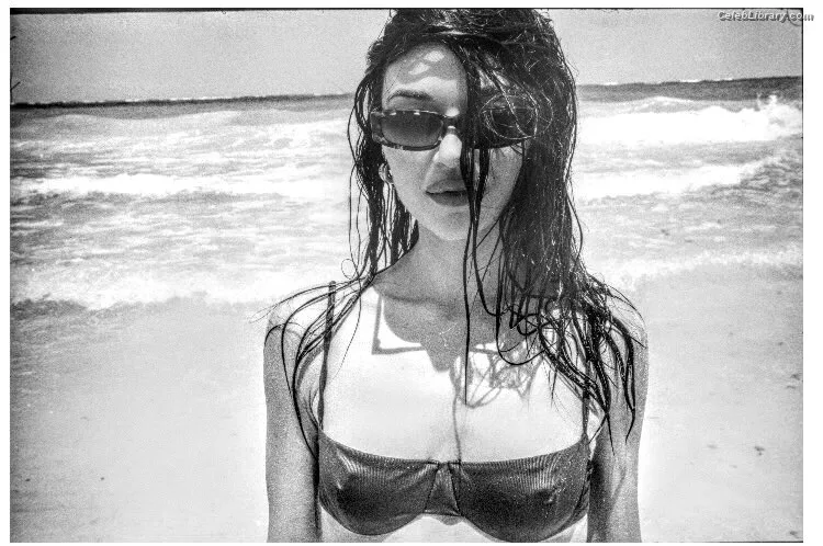 Crystal Reed photo 22 of 162