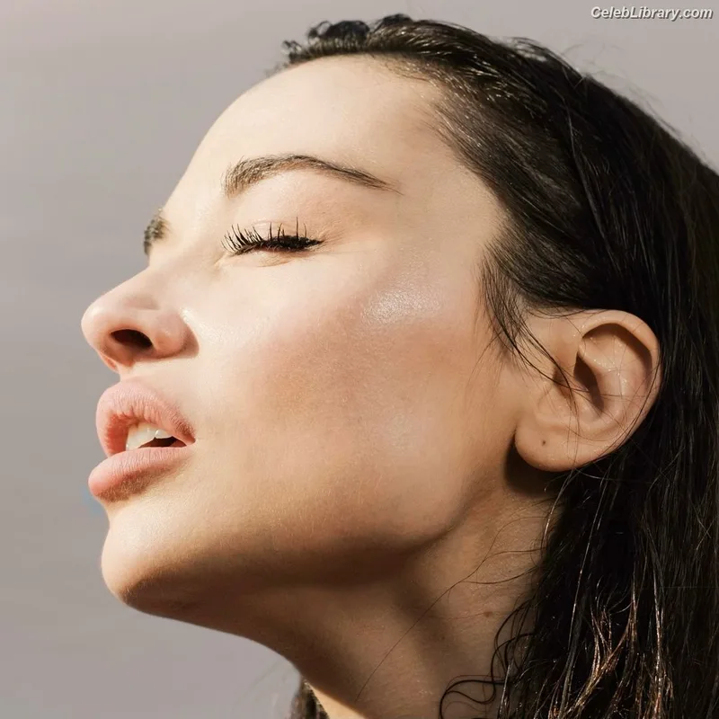 Crystal Reed photo 6 of 162