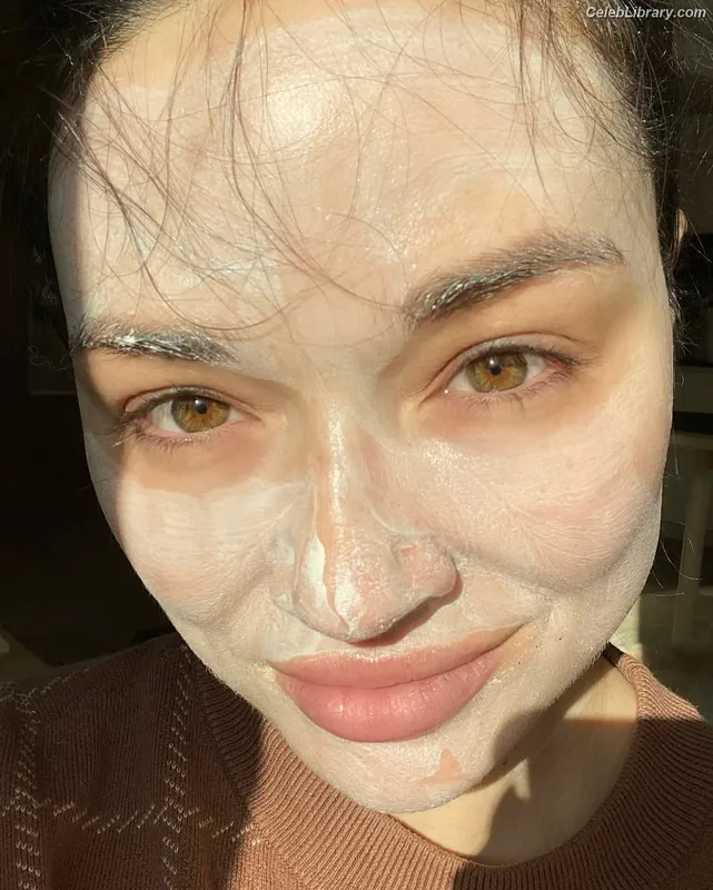 Crystal Reed photo 23 of 162