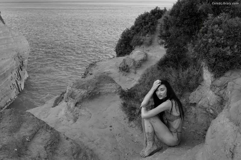 Crystal Reed photo 3 of 162