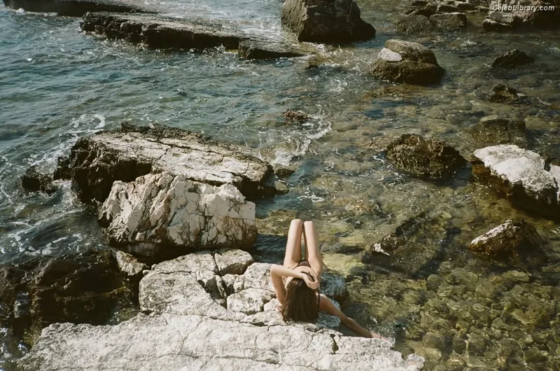 Crystal Reed photo 5 of 162