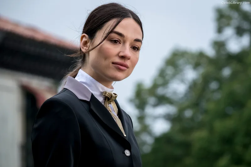 Crystal Reed photo 6 of 162