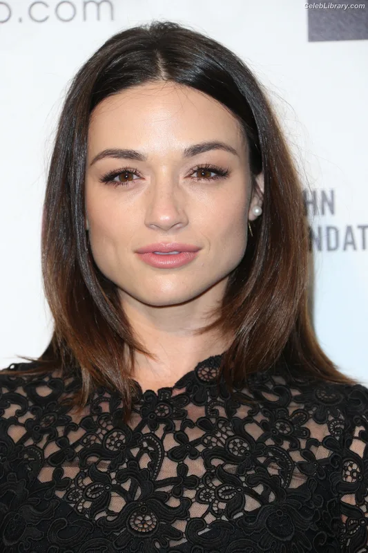 Crystal Reed photo 16 of 162