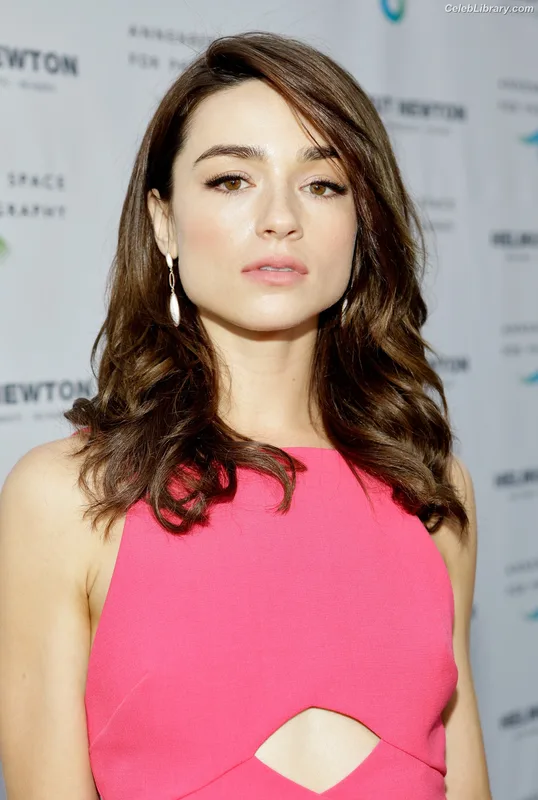 Crystal Reed photo 17 of 162