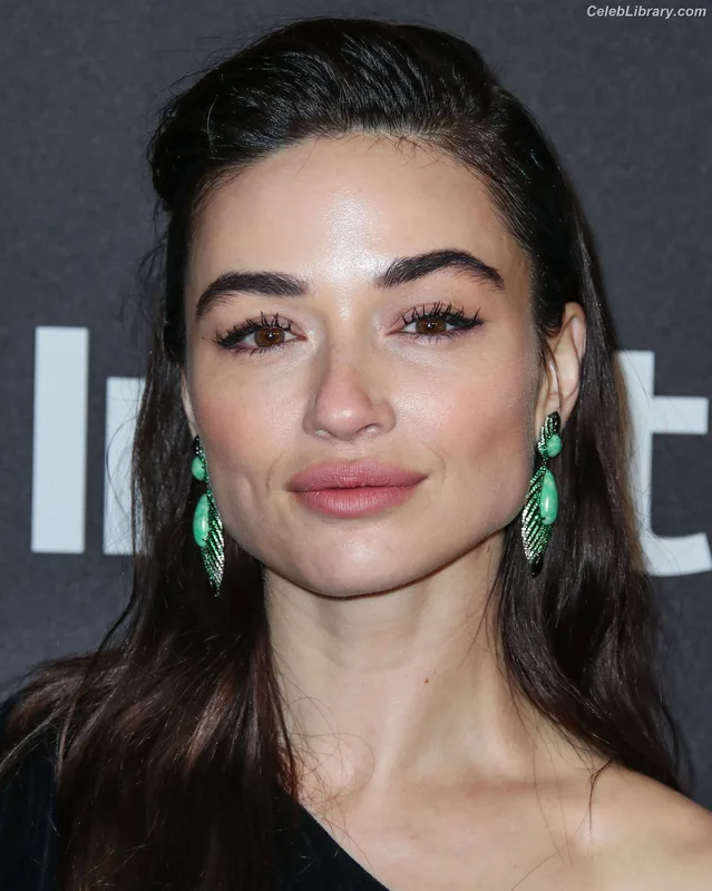Crystal Reed photo 20 of 162
