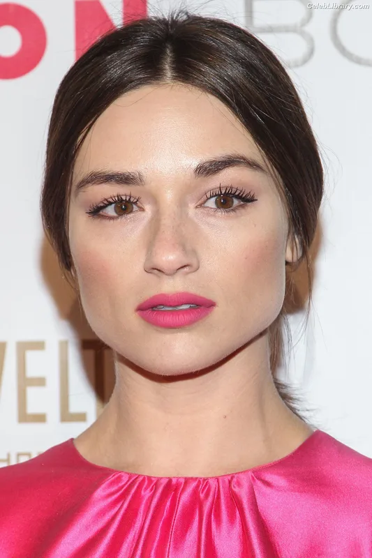 Crystal Reed photo 12 of 162