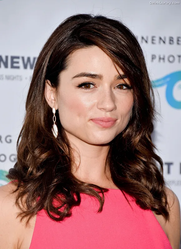 Crystal Reed photo 21 of 162