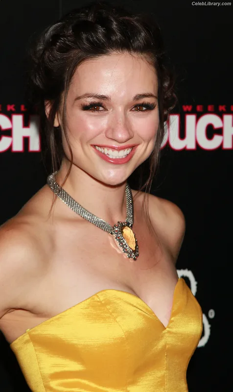 Crystal Reed photo 22 of 162