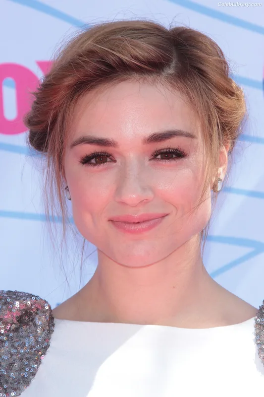Crystal Reed photo 23 of 162