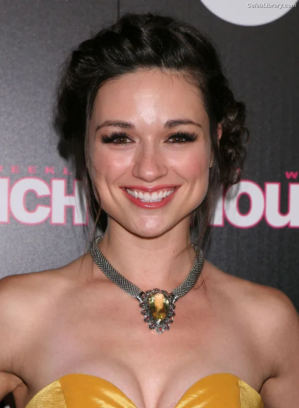 Crystal Reed photo 2 of 162
