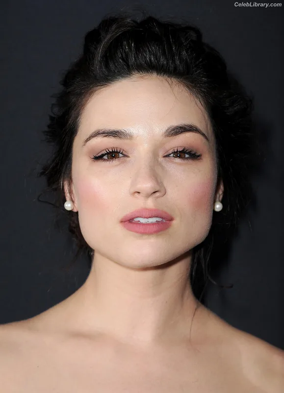 Crystal Reed photo 4 of 162