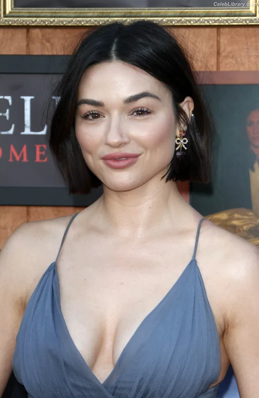Crystal Reed photo 15 of 162
