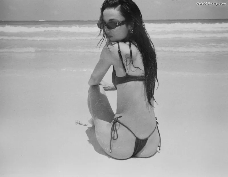 Crystal Reed photo 5 of 162