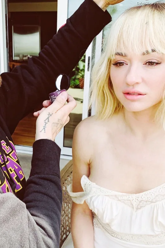 Crystal Reed photo 12 of 162