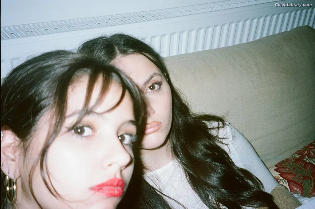 Dafne Keen photo 2 of 1062