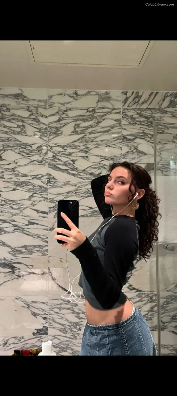 Dafne Keen photo 7 of 1062