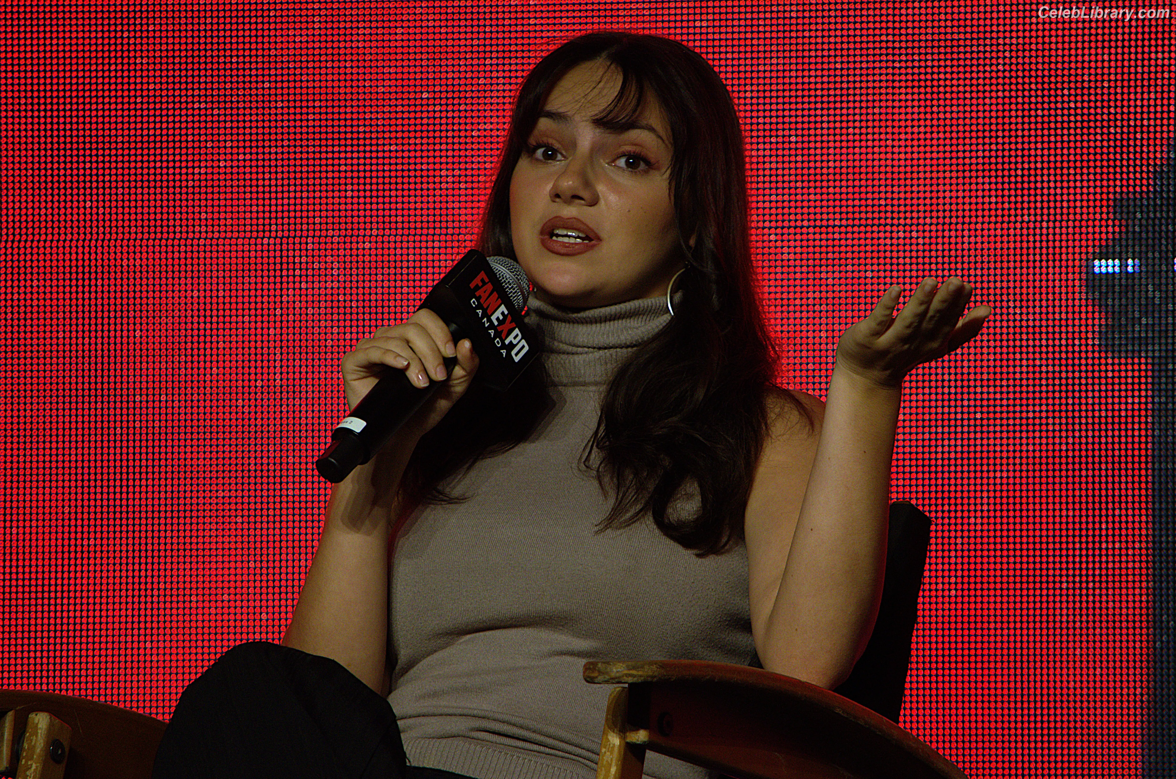 Dafne Keen photo 10 of 1062