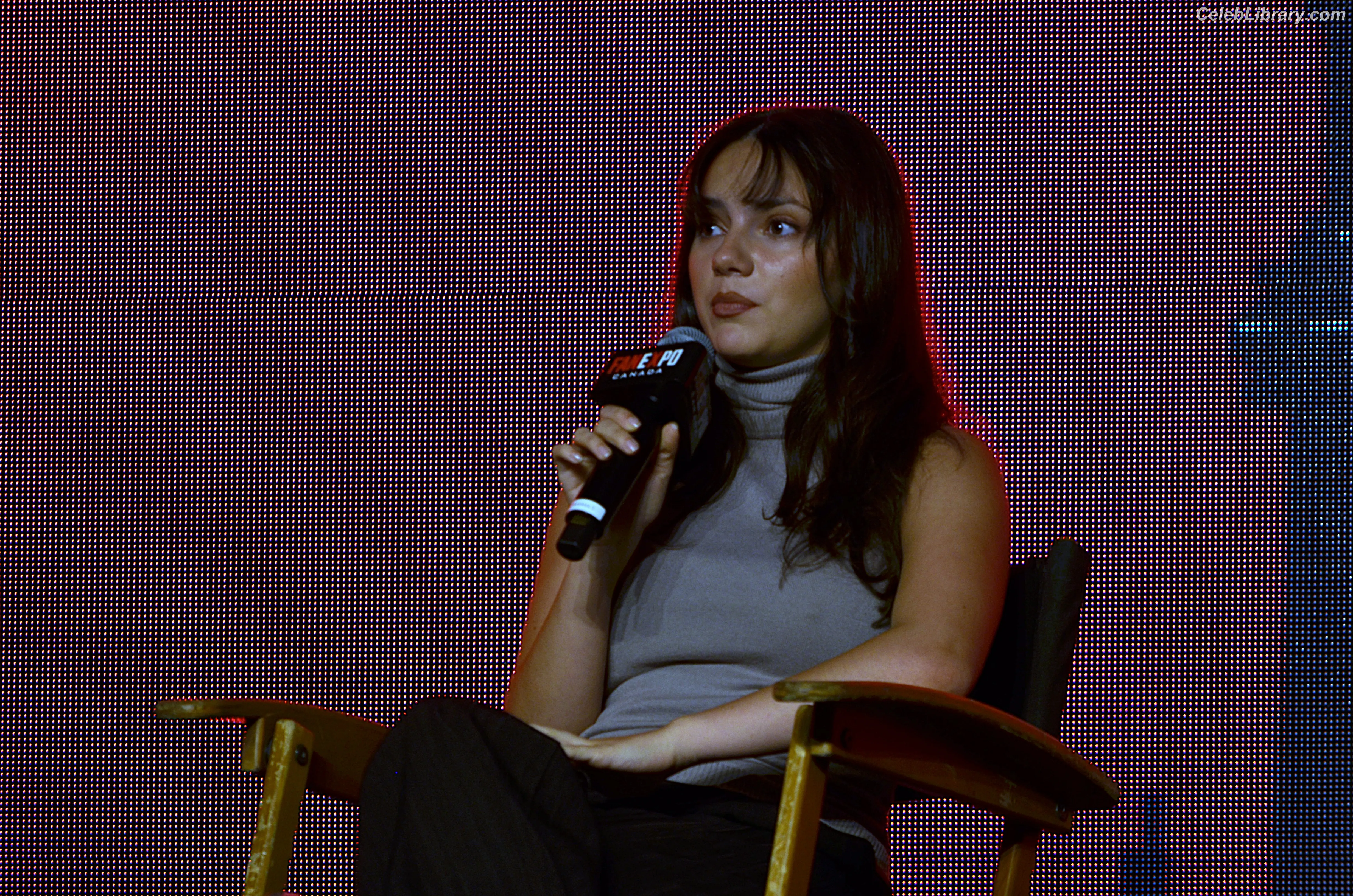 Dafne Keen photo 12 of 1062