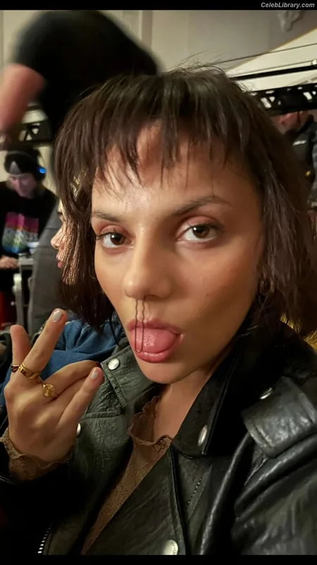Dafne Keen photo 15 of 1056