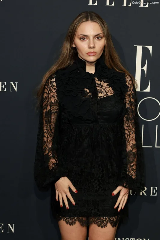 Dafne Keen photo 3 of 1056