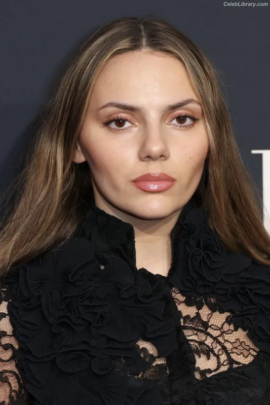 Dafne Keen photo 5 of 1056