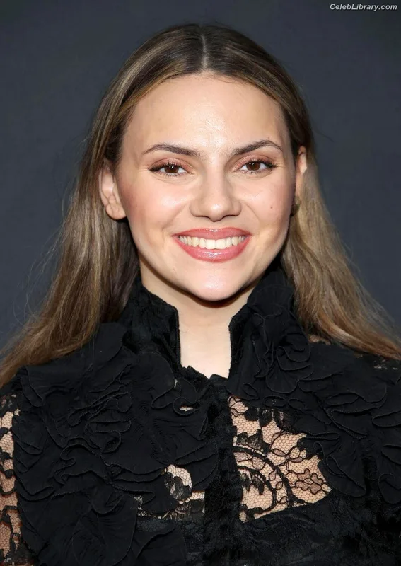 Dafne Keen photo 10 of 1056