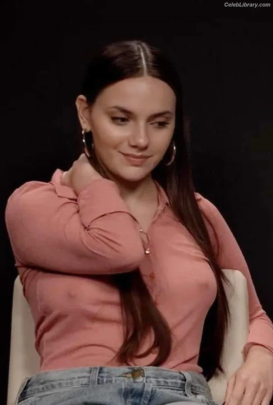 Dafne Keen photo 19 of 1056