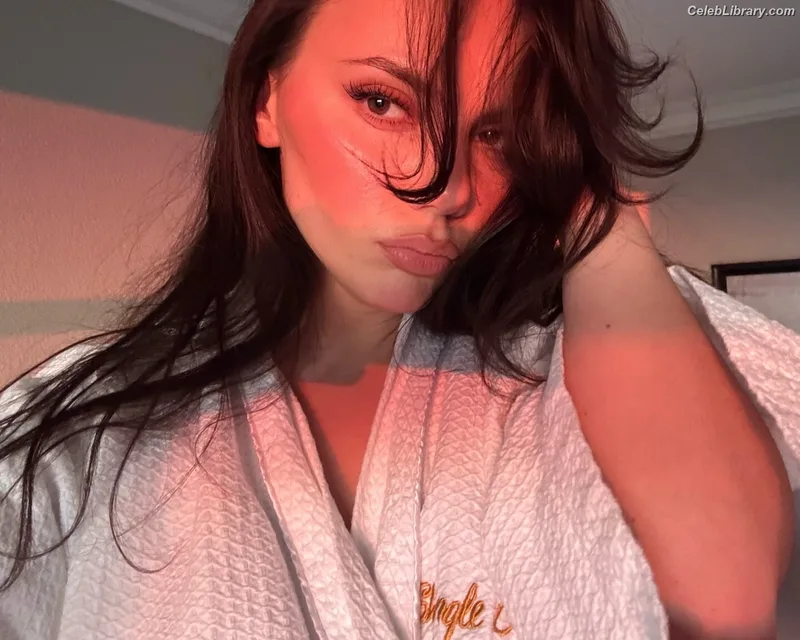 Dafne Keen photo 10 of 1056
