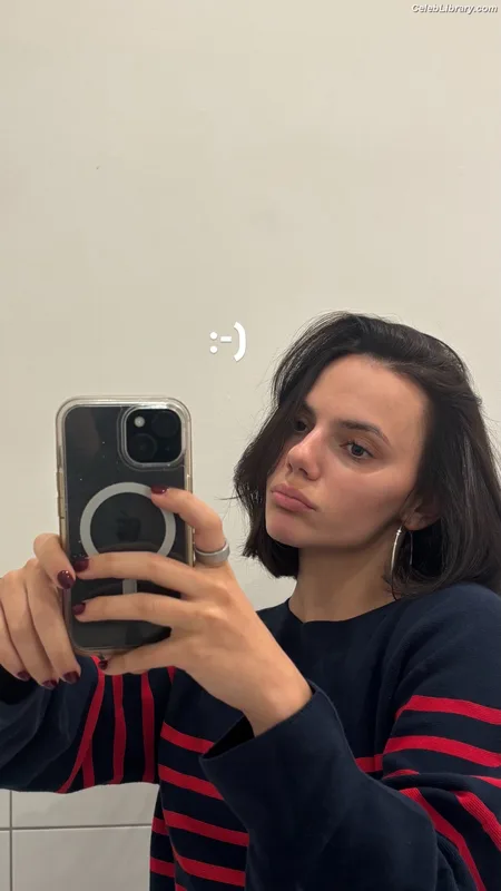 Dafne Keen photo 19 of 1056