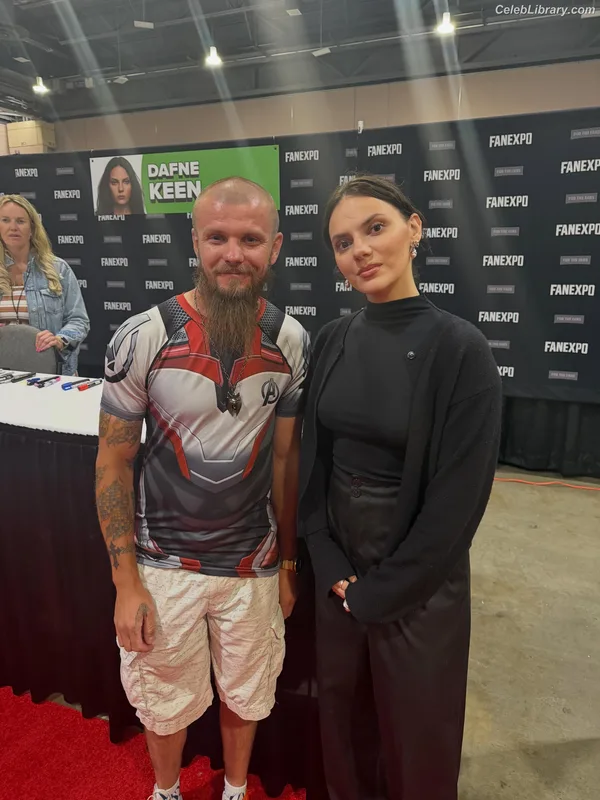 Dafne Keen photo 2 of 1056