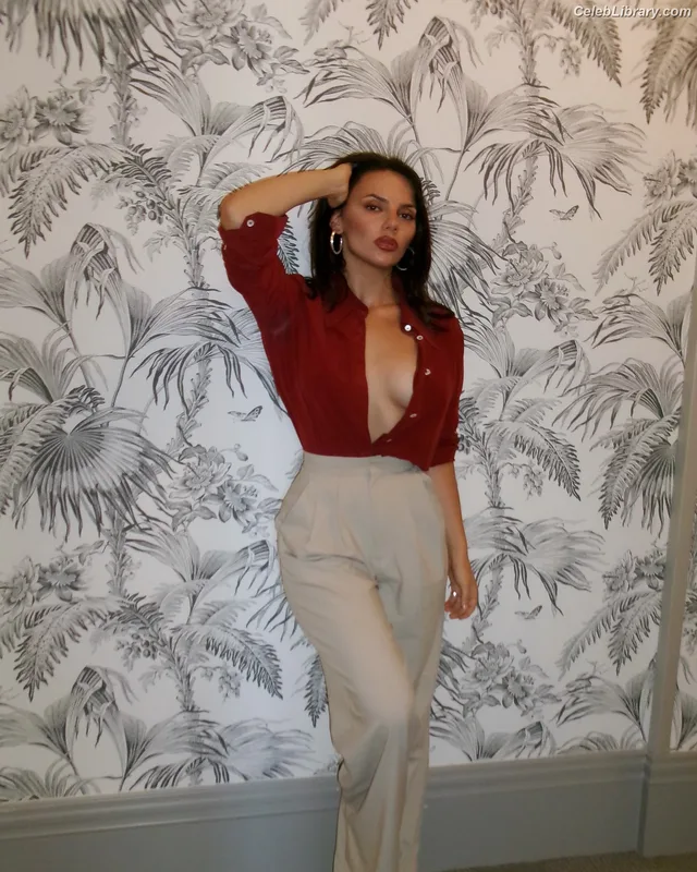 Dafne Keen photo 16 of 1056