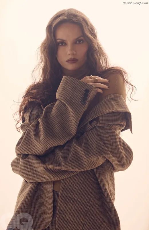 Dafne Keen photo 22 of 1056