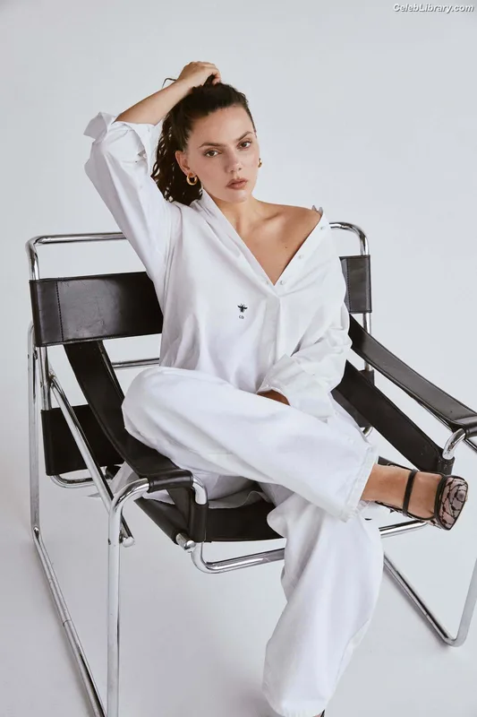 Dafne Keen photo 6 of 1056