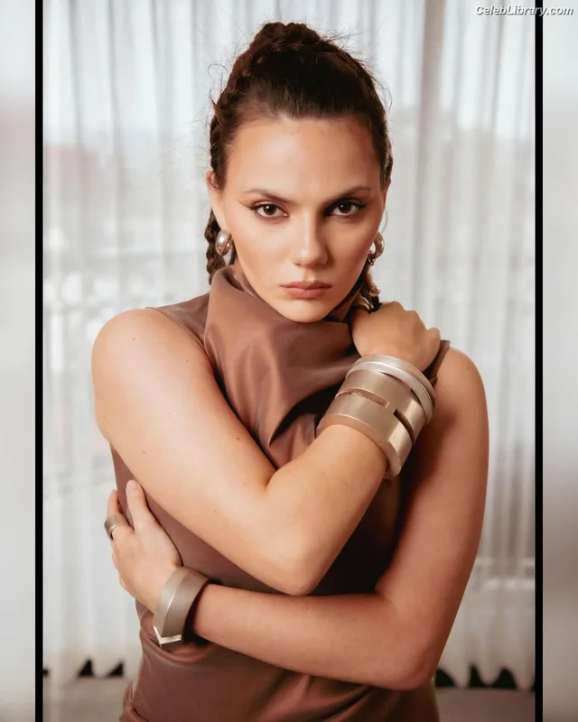 Dafne Keen photo 17 of 1056
