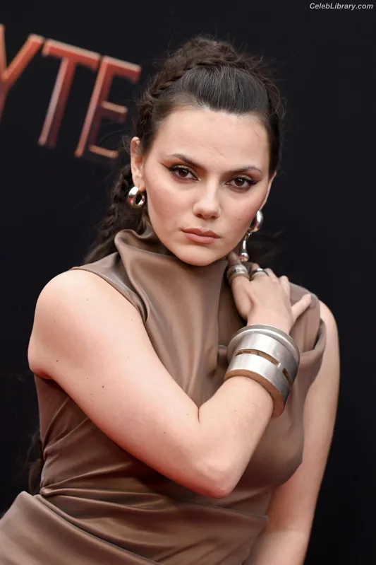 Dafne Keen photo 21 of 1056