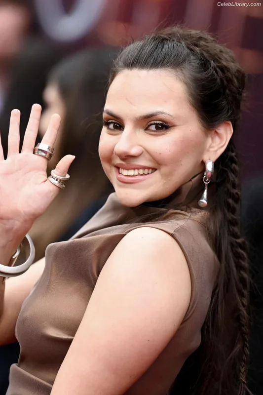 Dafne Keen photo 23 of 1056