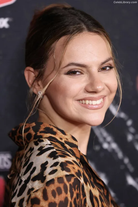 Dafne Keen photo 14 of 1056