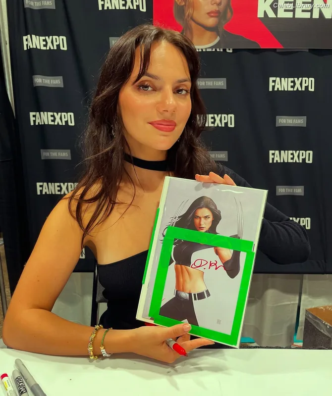 Dafne Keen photo 16 of 1056