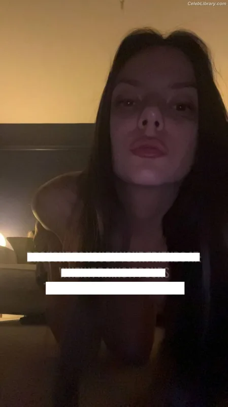 Dafne Keen photo 2 of 1056