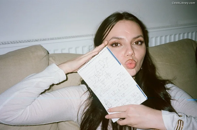 Dafne Keen photo 17 of 1056