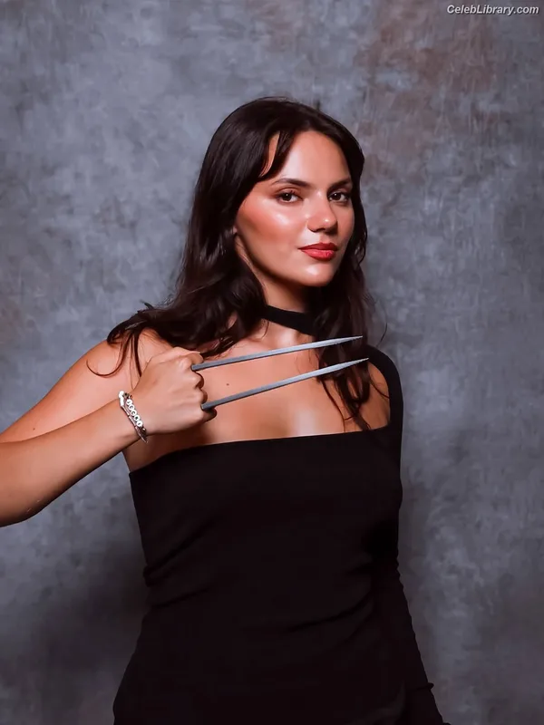 Dafne Keen photo 20 of 1056