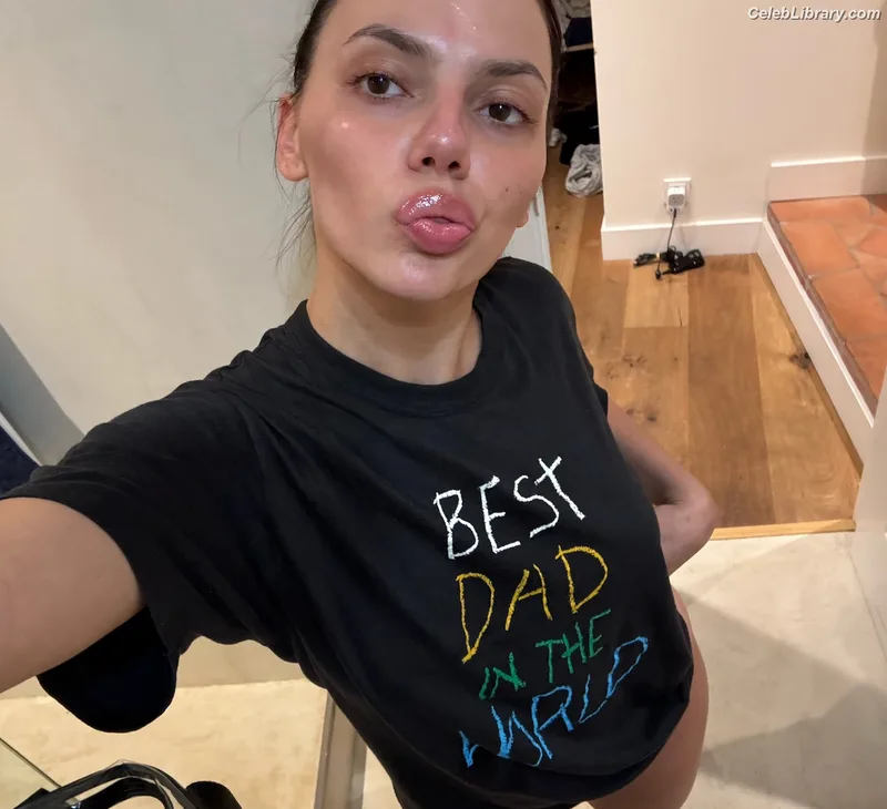 Dafne Keen photo 2 of 1056