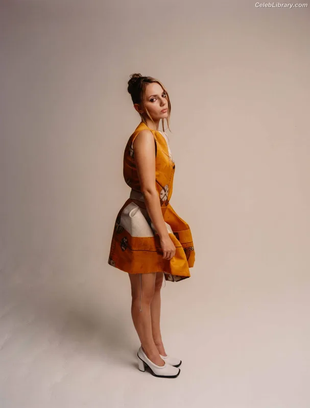 Dafne Keen photo 12 of 1056